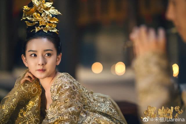 宋祖儿近照瘦到脱相,头大身子小比例失调,面部凹陷毫无灵气