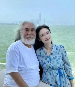 ​张纪中与小妻子杜星霖：跨越31岁爱情的幸福家庭故事