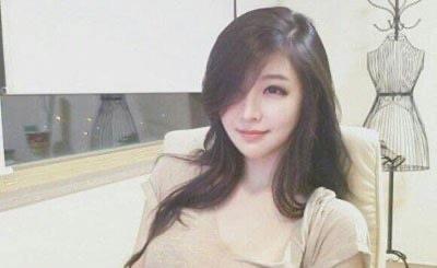 娱乐花椒最骚的女主播 靠着自己的身体在不断的徘徊 1