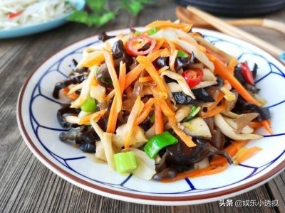 ​杏鲍菇木耳家常小炒，比肉菜还鲜美，营养美味还清肠道