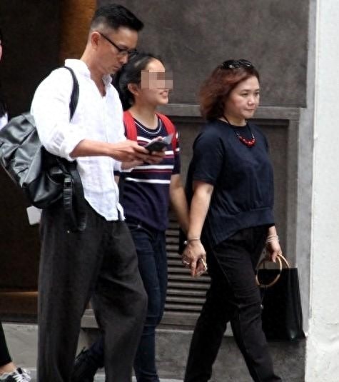 曾打败张国荣成金马影帝,却为救小女孩被烧毁容!