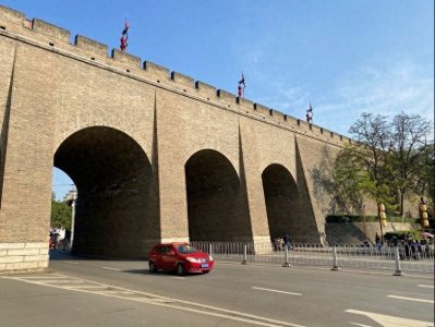 ​中国现存规模最大，保存最完整的古代城垣——西安的城墙和护城河