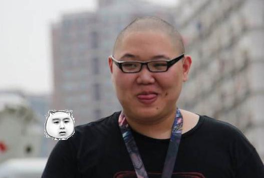 卢本伟要回来了?在PDD直播间中突然发生,吓得PDD虎躯一震