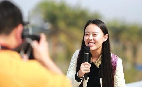 央视一姐癌症复发,曾带病主持春晚,而这名女主持已患癌去世4年