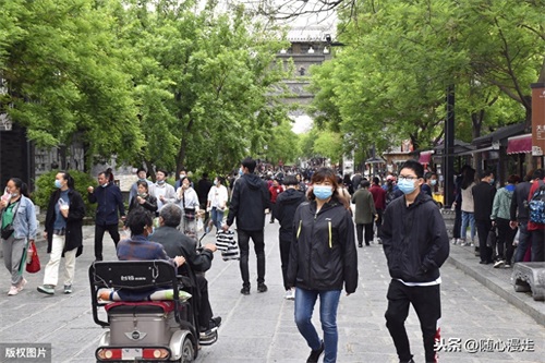潍坊青州古城好玩吗?实拍五一假期游人在古城景区参观游览