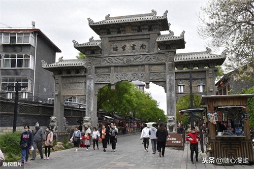 潍坊青州古城好玩吗?实拍五一假期游人在古城景区参观游览