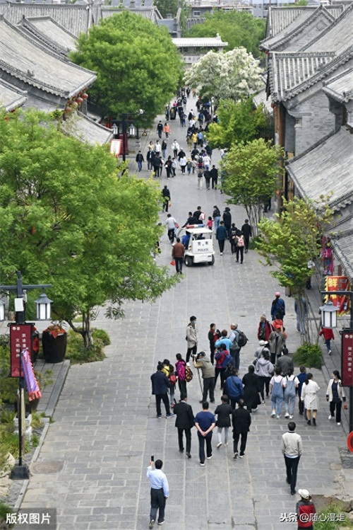 潍坊青州古城好玩吗?实拍五一假期游人在古城景区参观游览