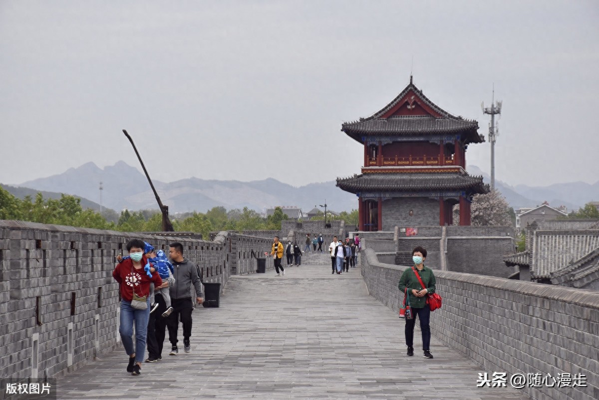 潍坊青州古城好玩吗?实拍五一假期游人在古城景区参观游览