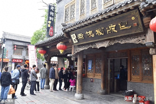 潍坊青州古城好玩吗?实拍五一假期游人在古城景区参观游览