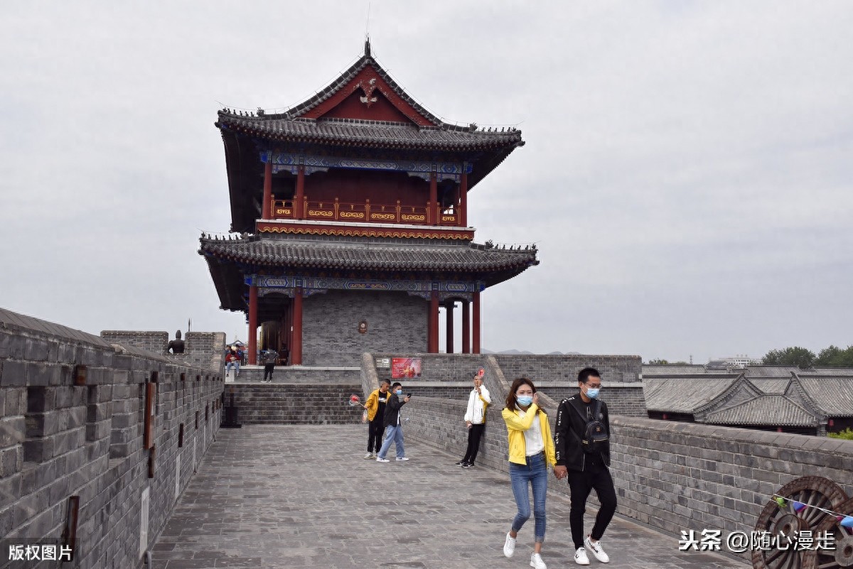 潍坊青州古城好玩吗?实拍五一假期游人在古城景区参观游览