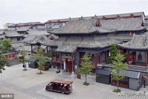 潍坊青州古城好玩吗?实拍五一假期游人在古城景区参观游览