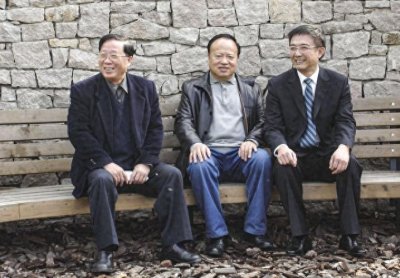 ​31集团军军长刘伦贤，遇地痞设卡非法收费：将军说：把路障推开！