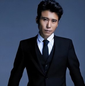 ​瞒不住了！原来李乃文的妻子是她，难怪藏这么多年，和朱媛媛神似