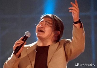 ​刘欢近况曝光！肚腩消失、脚已复健，62岁的他已经走上另一条大道