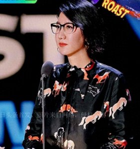 ​《吐槽大会》巨型提词器被曝光，连表情提示都有，明星都是演的？