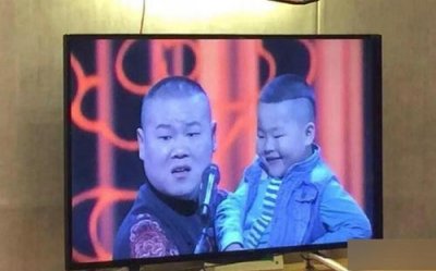 ​岳云鹏同撞脸男童同台 迷你小岳岳