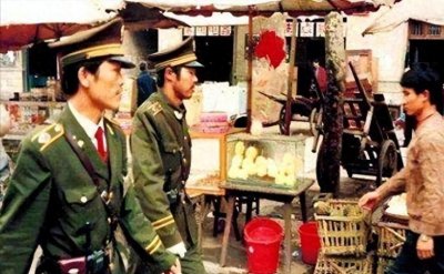 ​1988年，四川警方为抓捕2名悍匪，出动四大部门1516名军警