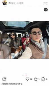​朱珠晒全家福，春节给阿姨放假亲自带娃，丈夫背妈妈包很接地气