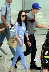 ​机场街拍是从杨幂开始流行的