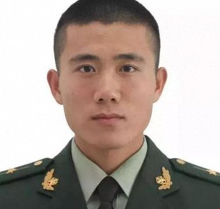 ​大学生王成龙牺牲细节曝光：23岁小队长最后一推，母亲痛哭全场
