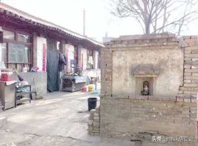 ​修建华国锋陵墓，投资了1200多万，对当地有着深远的影响