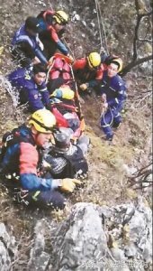 ​驴友爬野长城踩空 专家：驴友应缴纳救援费用