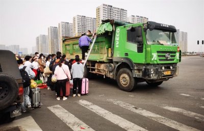 ​步行+搭乘货车+爱心顺风车，郑州富士康工人24小时回家路