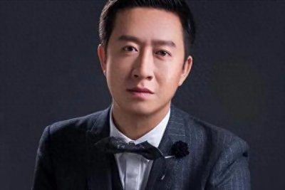 ​演员黄刚获刑11年半，骗老人百万遭狠批，曾拍电影塑造孝子形象