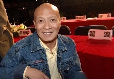 ​65岁二人转演员翟波去世，最后露面瘦成皮包骨，遗愿也曝光