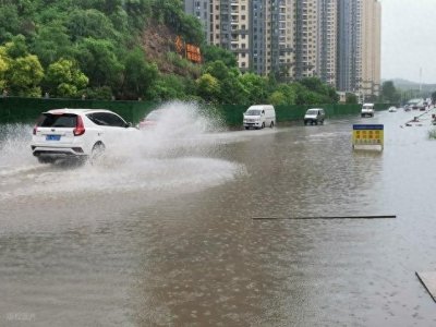 ​石家庄暴雨内涝黑点曝光！这 10 个路段积水能淹车，绕行攻略速存。